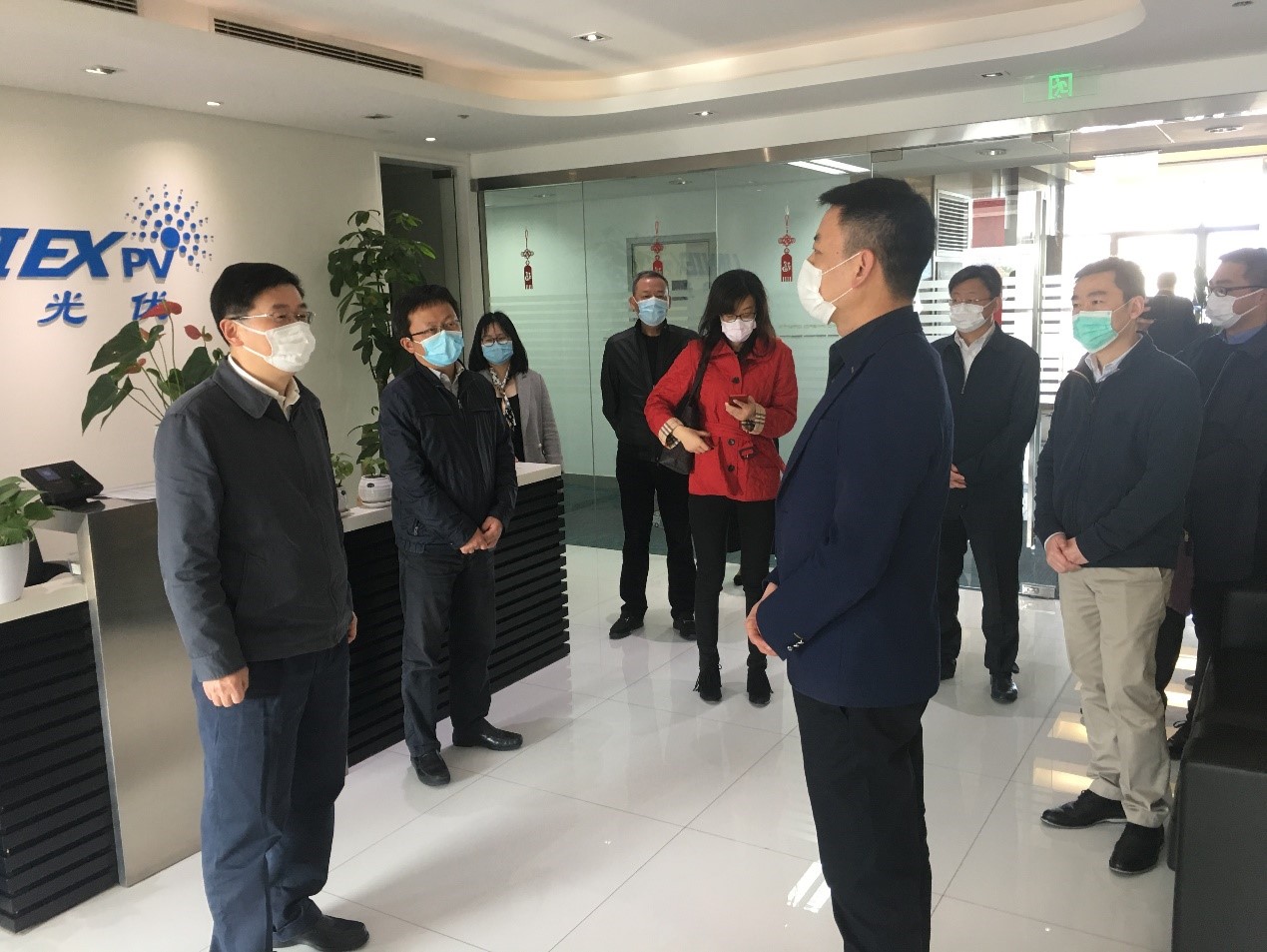 上海市靜安區區長(cháng)于勇一行視察調研展宇光伏復工復產(chǎn)情況